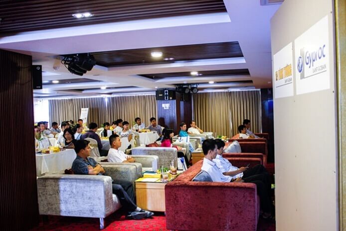 /coffee-talk-khong-gian-song-tien-nghi-tham-my-voi-giai-phap-tu-tuong-thach-cao