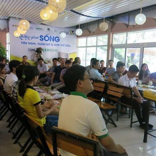 Các anh chị kiến trúc sư tập trung vào chương trình