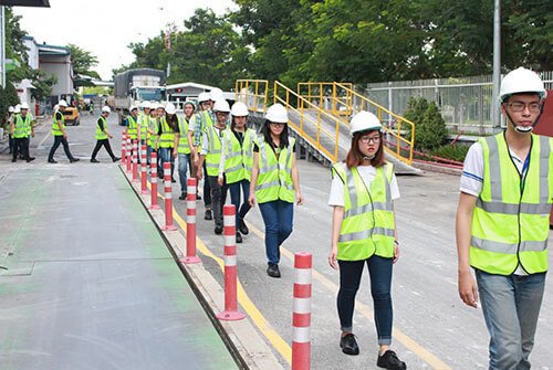 các bạn sinh viên chuyên ngành Kiến trúc và Mỹ thuật Công nghiệp