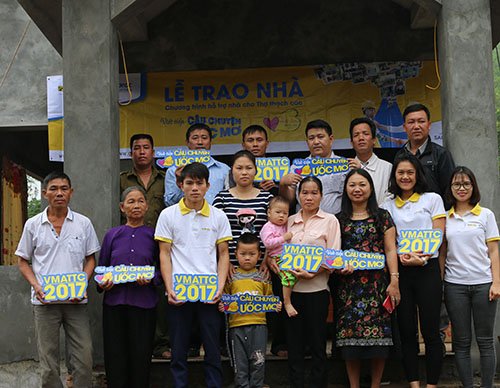 ánh sáng giữa bản nghèo