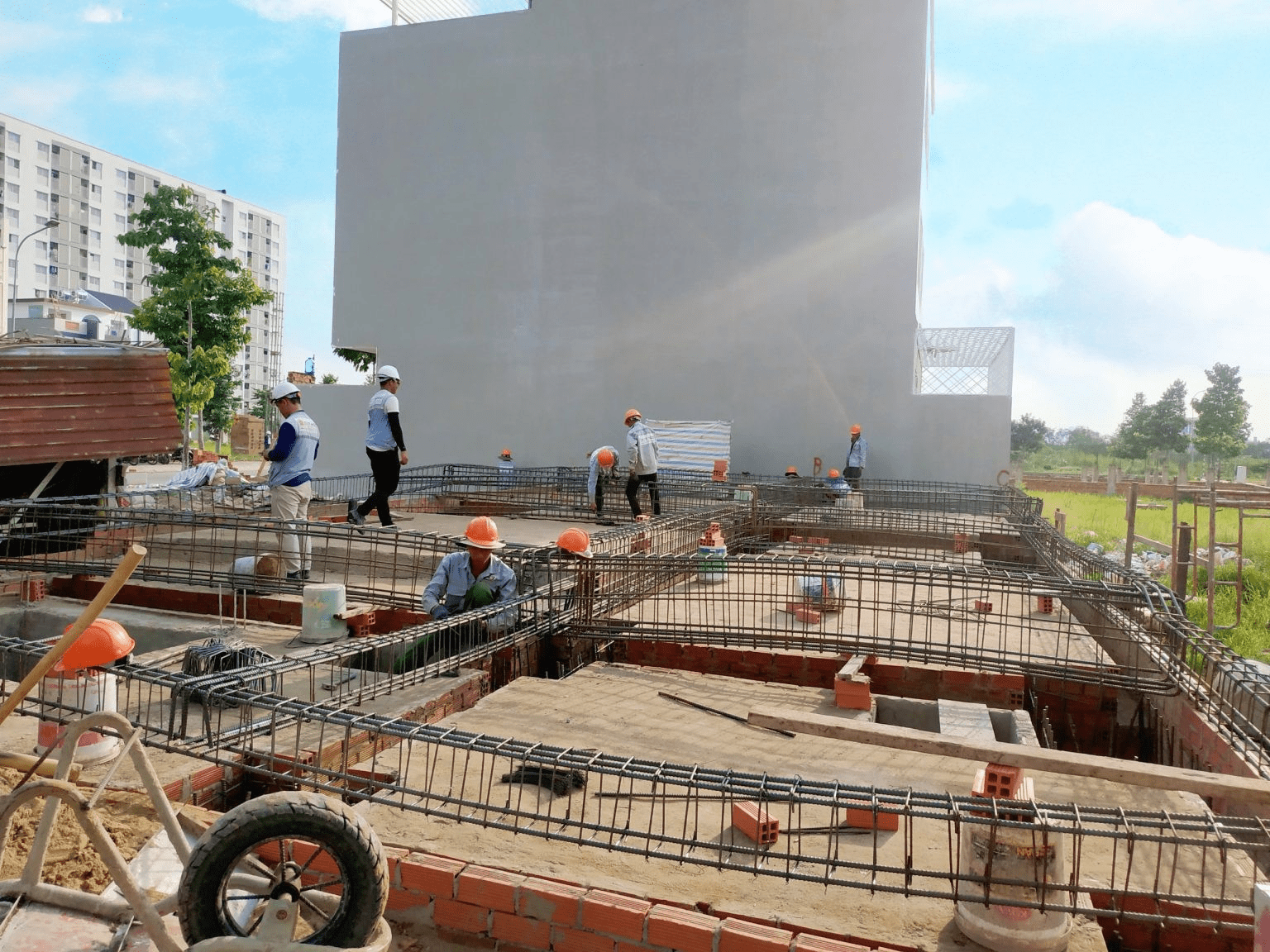 Bố trí sắt thép trong dầm móng nhà 2 tầng đảm bảo khả năng chịu lực tốt