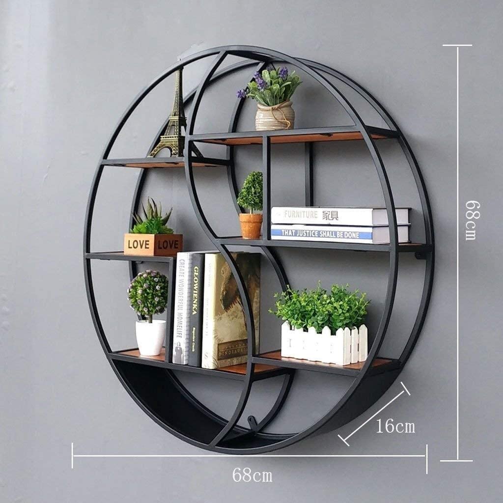 lắp đặt kệ sách nghiêng trong góc tường