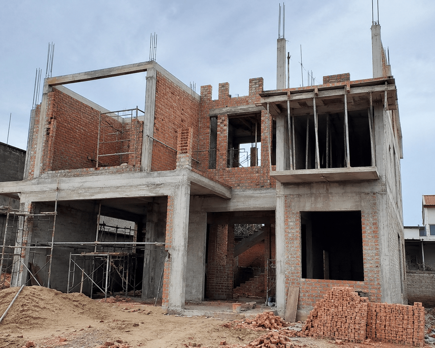 Chi phí xây dựng phần thô là hạng mục chiếm tỷ trọng lớn trong tổng ngân sách xây dựng