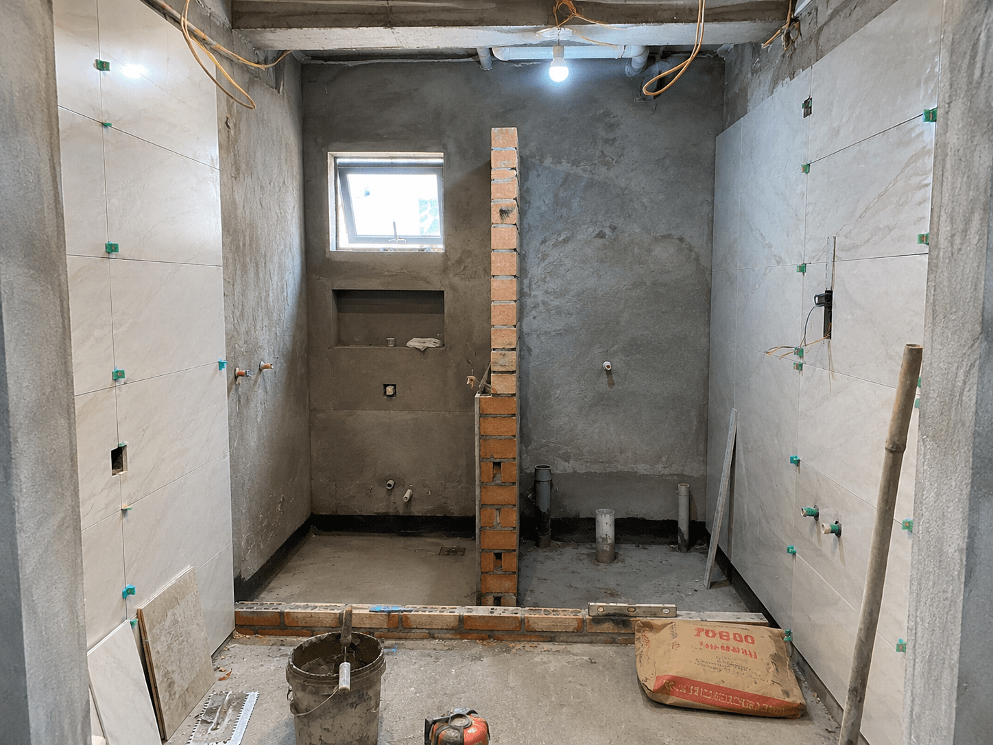 Chi phí xây nhà vệ sinh 6m2 có sự khác biệt giữa các khu vực, đặc biệt là giữa thành thị và nông thôn