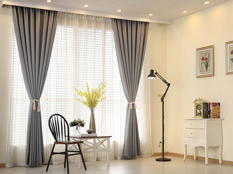 Rèm cửa sẽ ngăn chặn đáng kể bức xạ nhiệt từ bên ngoài vào trong căn nhà của bạn