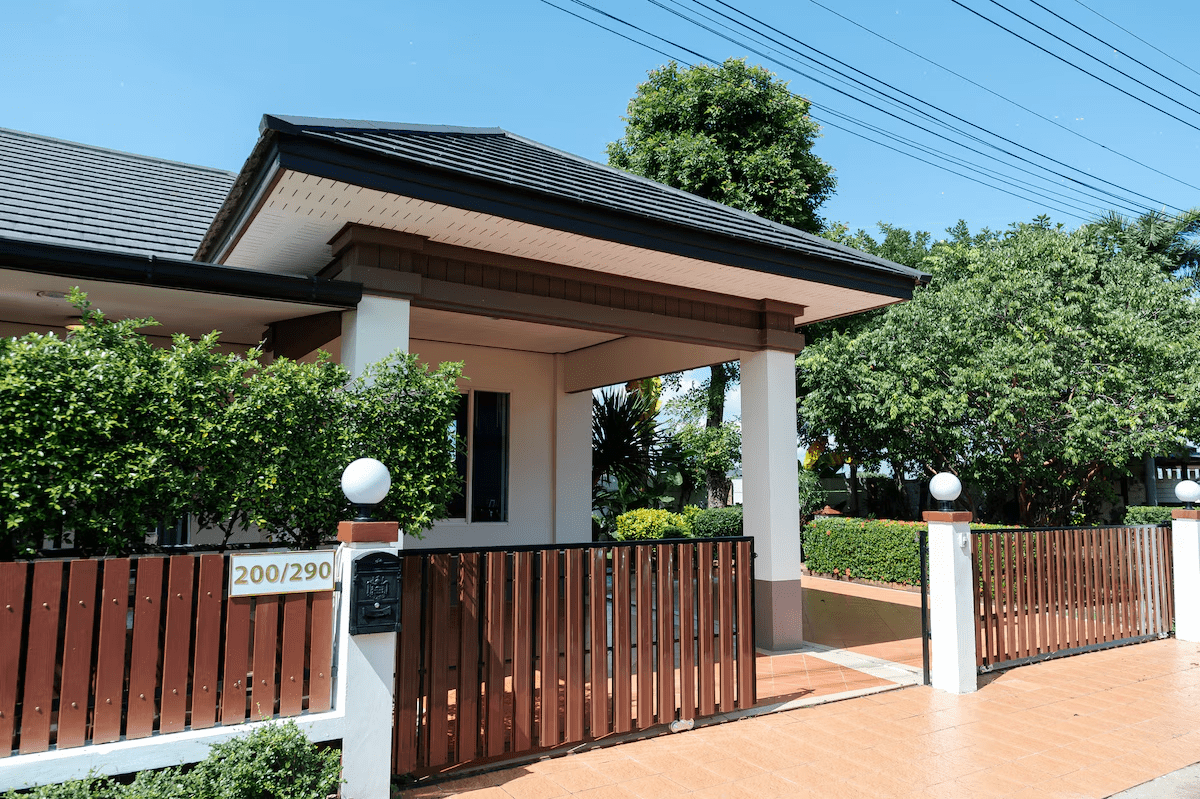 Chủ nhà nên dự trù chi phí xây nhà cấp 4 mái Thái chữ L để chuẩn bị tài chính