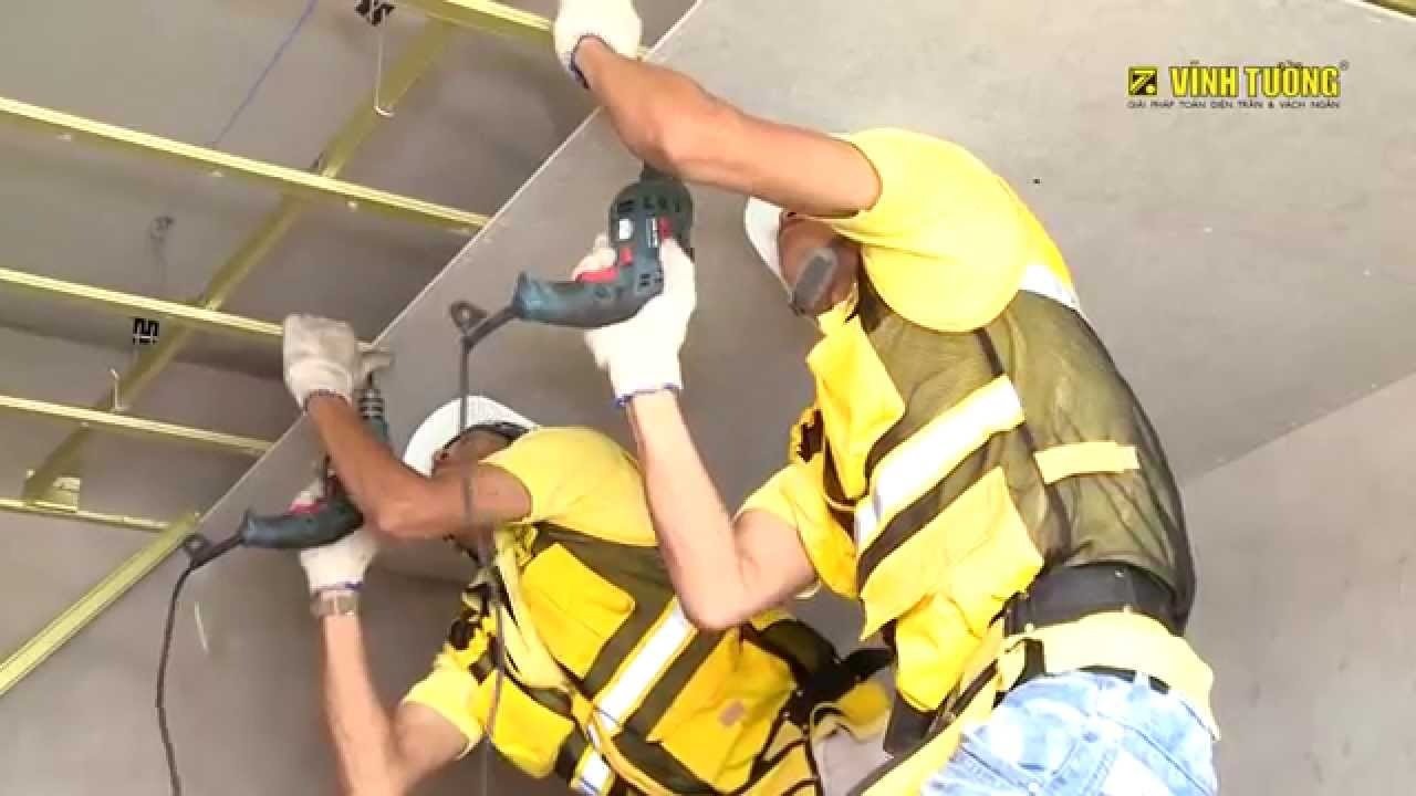 Gắn tấm thạch cao và cố định bằng vít 