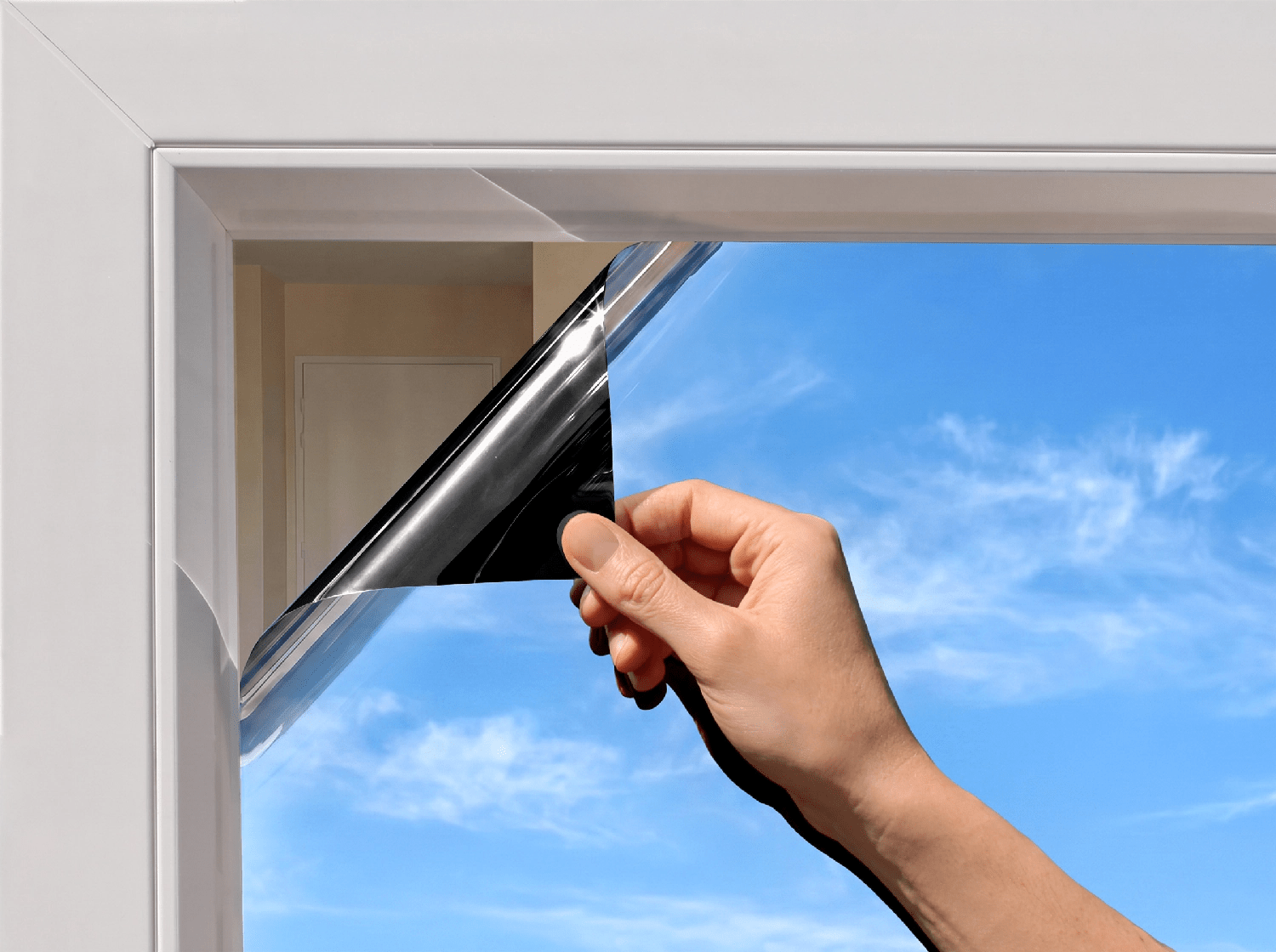 Hệ cửa được kiểm tra và gia cố đúng cách sẽ hạn chế nguy cơ gió tạt, nước mưa xâm nhập vào nhà