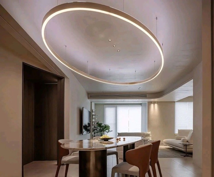 Thiết kế trần nhà đẹp với hệ thống đèn chiếu sáng