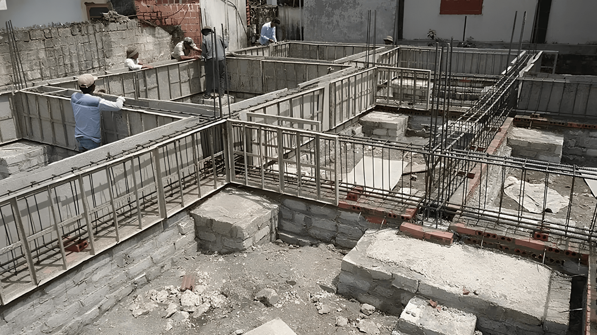 Móng đơn tại các góc chịu lực của container