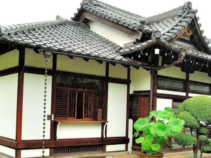 Nhà kiểu Nhật cổ điển với phần mái ngói ấn tượng