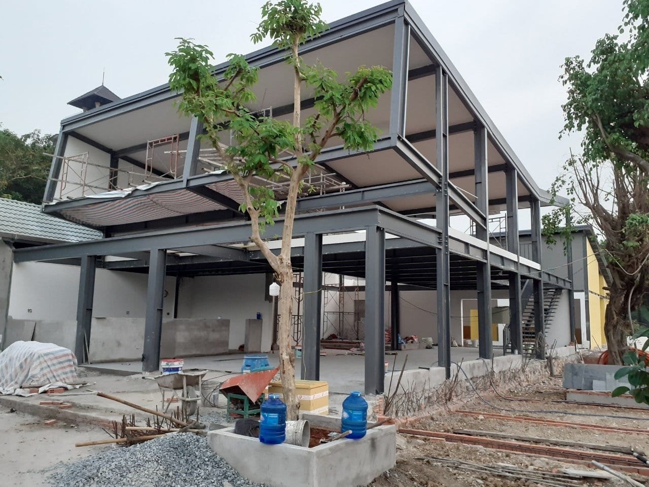 Nhà thép tiền chế để ở kết hợp kinh doanh phía dưới