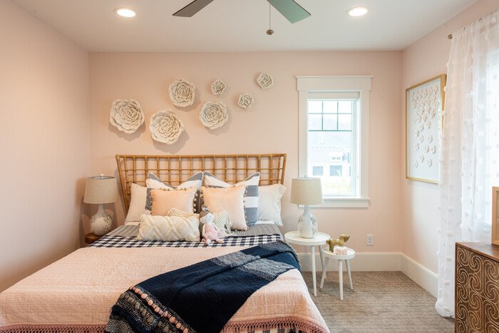 Mẫu trang trí phòng ngủ màu hồng - trắng