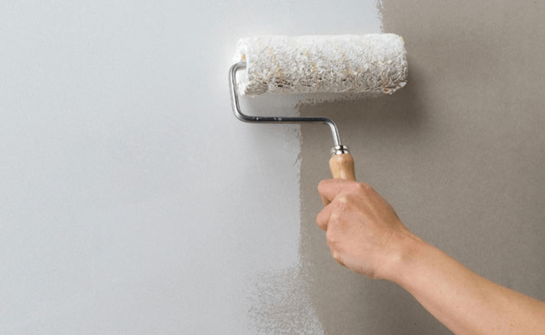 Dùng sơn chống thấm để ngăn ngừa tường bị ẩm mốc