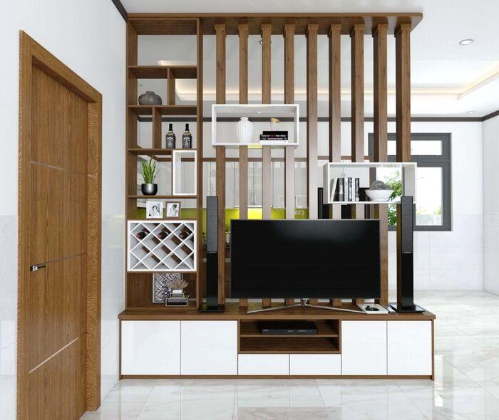 Trang trí màn chắn phòng khách và cầu thang với các vật phẩm tranh ảnh lưu niệm, ấn tượng