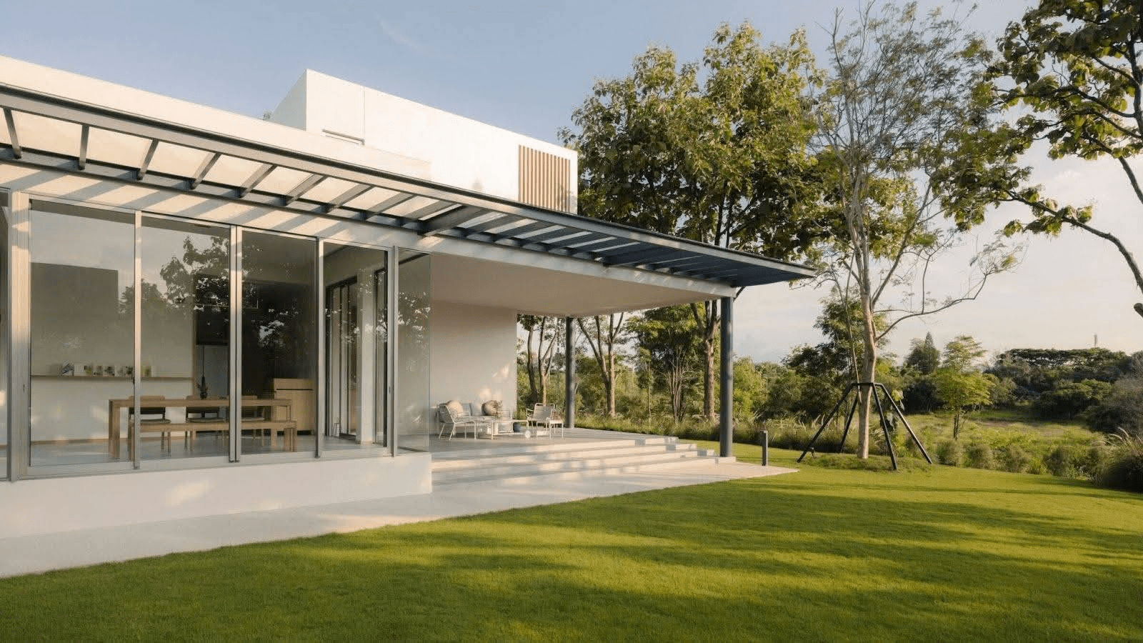 Trồng cây xanh ở mặt tiền hướng Tây để giảm áp lực nhiệt