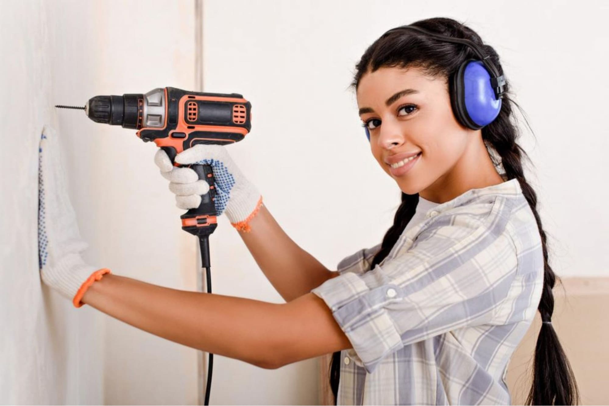 Tường thạch cao có khoan hay đóng đinh được không