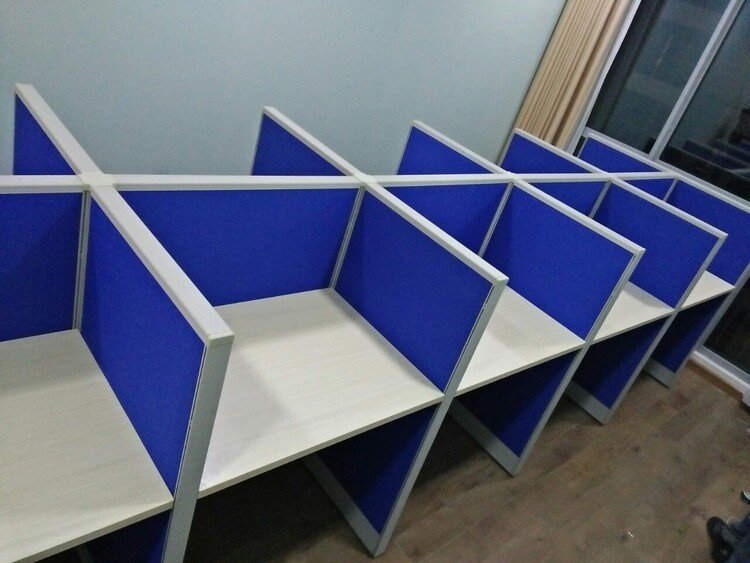 vách ngăn văn phòng nỉ khung nhôm