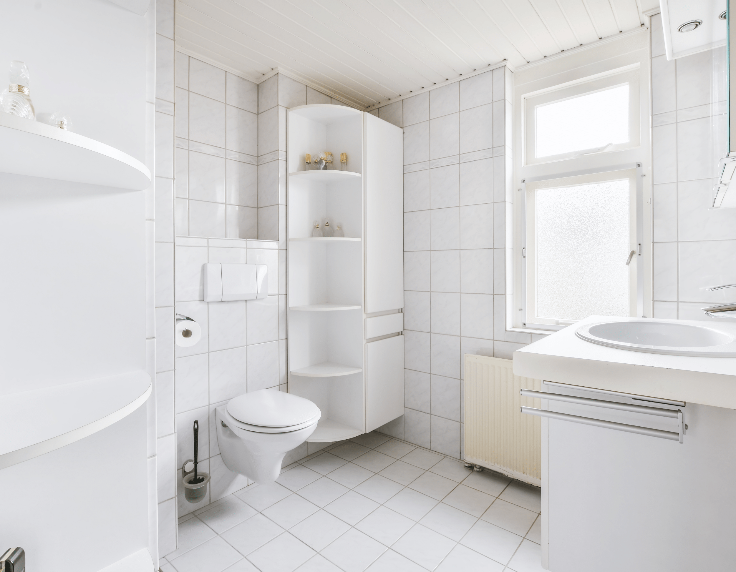 Xác định hướng theo bồn cầu là một quan điểm đáng tham khảo nhưng ít được áp dụng hơn so với hướng cửa